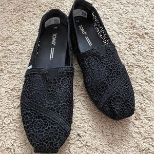 Toms alpargata in black lace crochet style 7w